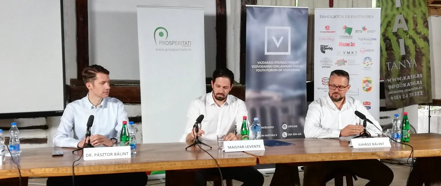 Magyar Levente, Pásztor Bálint és Juhász Bálint a gazdaságfejlesztési program sikeréről beszéltek a Vajdasági Szabadegyetemen